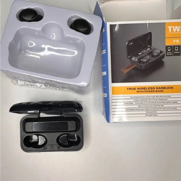 True Wireless Bluetooth Wireless Earbuds with Case New in Box - Picture 5 of 6